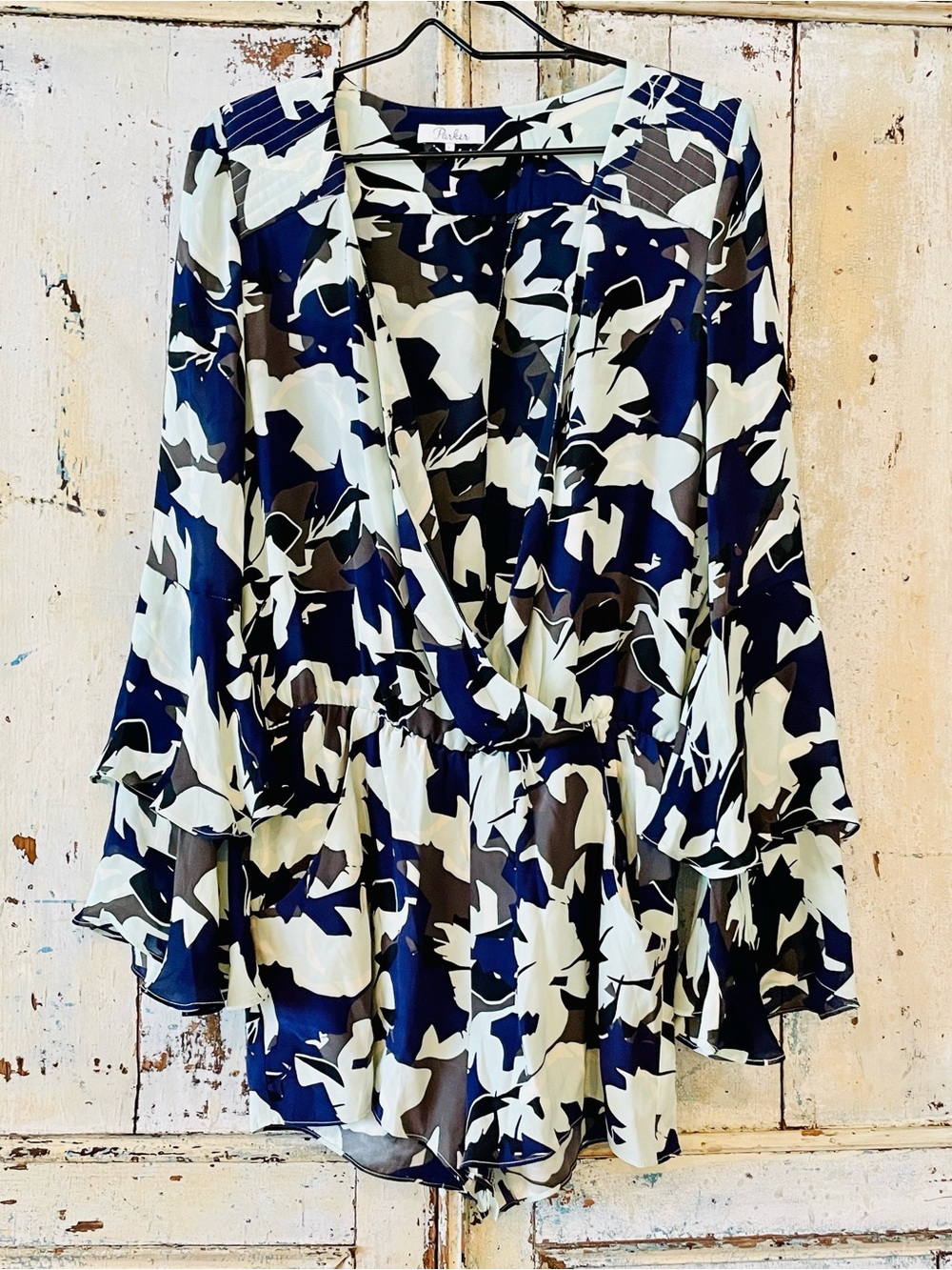 Parker Open‑Back Wrap Romper – Blue/Gray Abstract Print (S) - Picture 6 of 8
